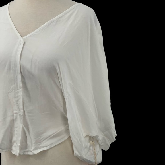 NWT Forever 21 Contemporary 3/4 Sleeve Flowy Pullover V-Neck Top White Size XS - Picture 3 of 7